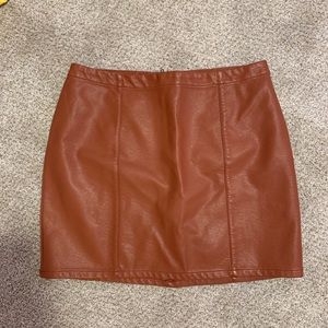 brown faux leather skirt :)